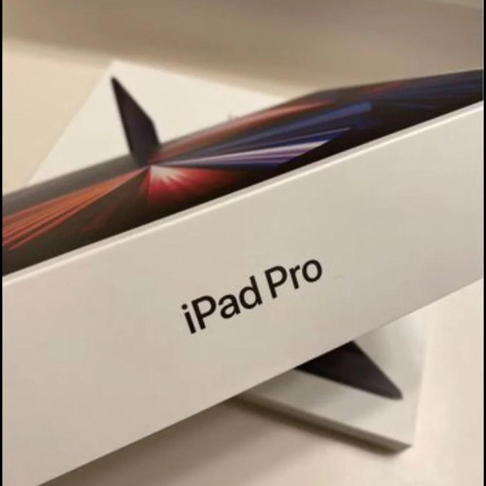 Ipad Pro 12.9 5th Gen With Keyboard and case